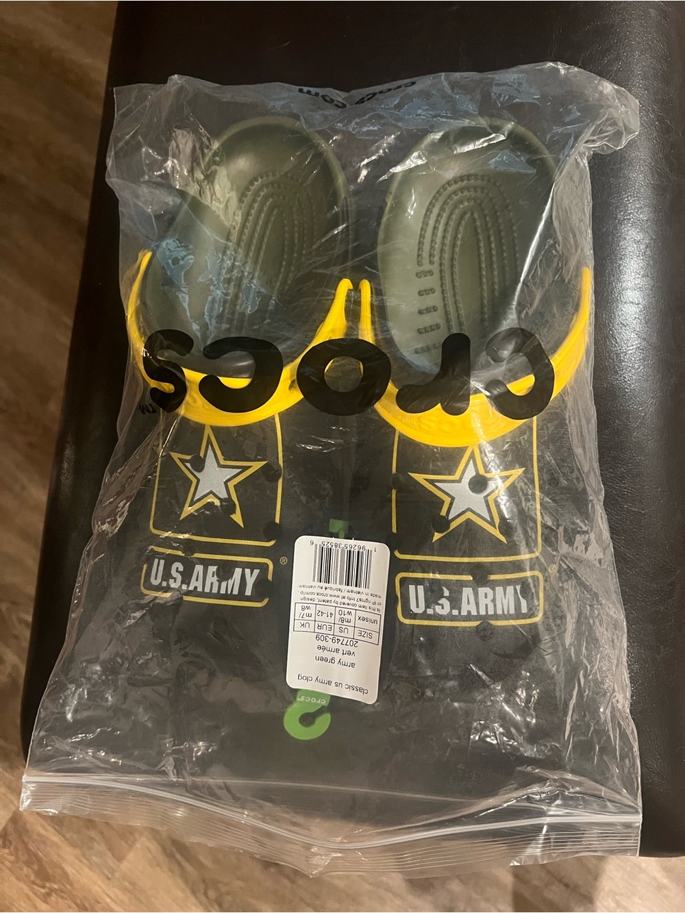 CROCS Black & Yellow US Army Clogs - Picture 3 of 4